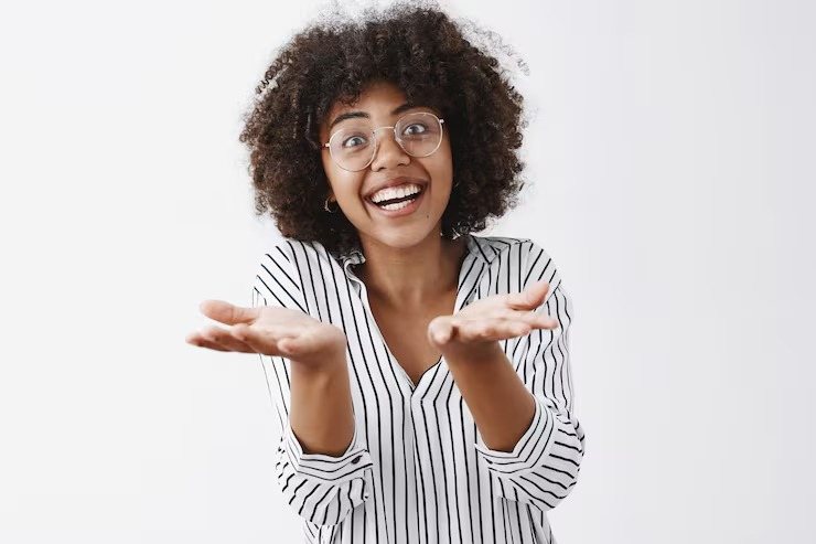 Commerçante satisfaite de sa commande AfricBiz