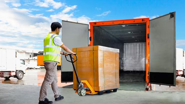 Mise en conteneur de la marchandise avant expédition